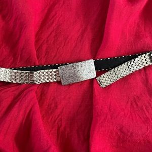 ☮️♻️💜 VINTAGE SILVER TONE STRETCH METAL BELT
